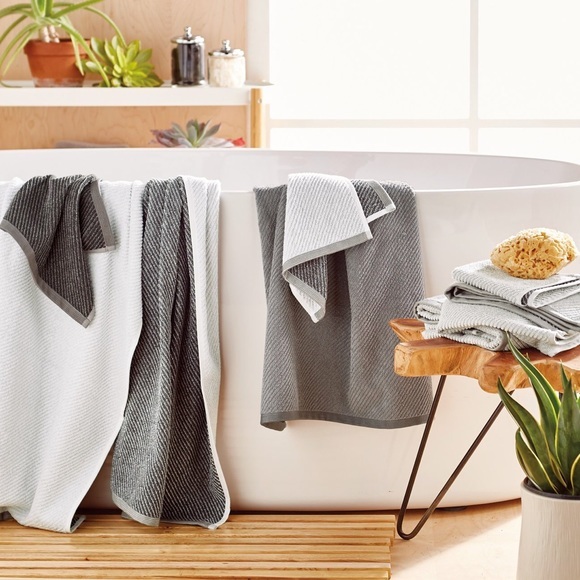 🌟 WellBe 4 Pack Refresh Charcoal Bath & Hand Towels READ DESCRIPTION PRICE FIRM - Picture 4 of 11